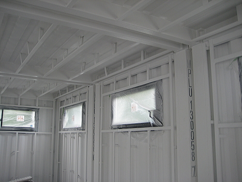 コンテナ事務所 内壁、天井の断熱塗装"結露防止”